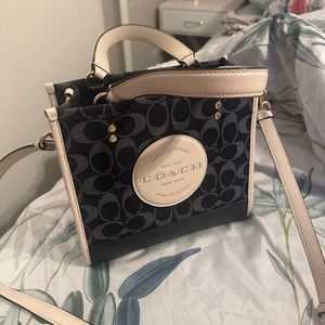 COACH Dempsey tote 22
